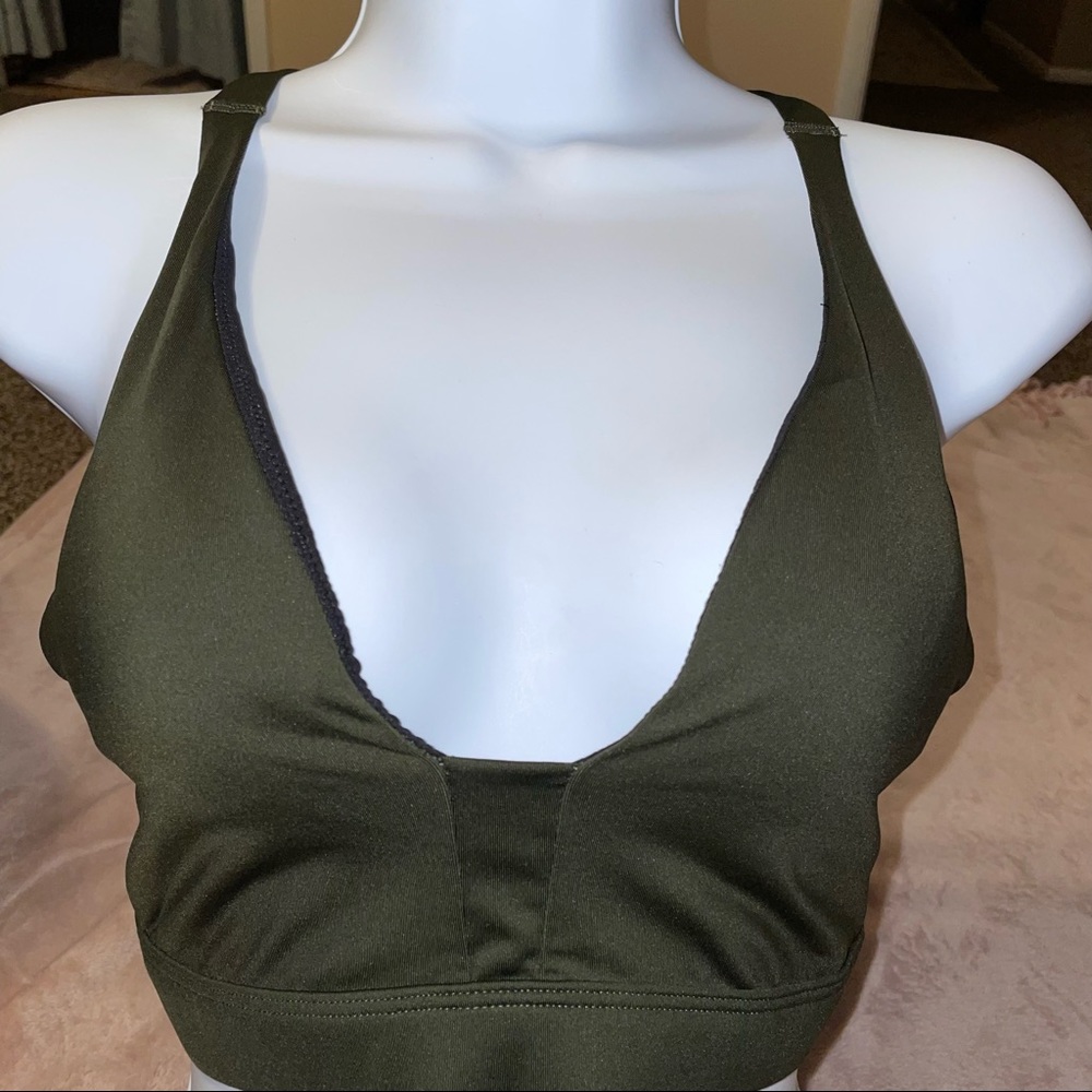 Victoria’s Secret sports bra size m